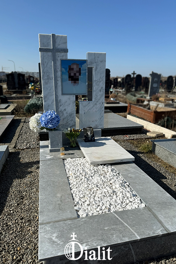 Памятники из мрамора